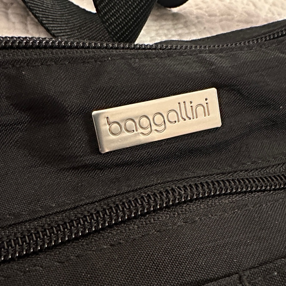Baggallini Black Crossbody Bag - Picture 2 of 7